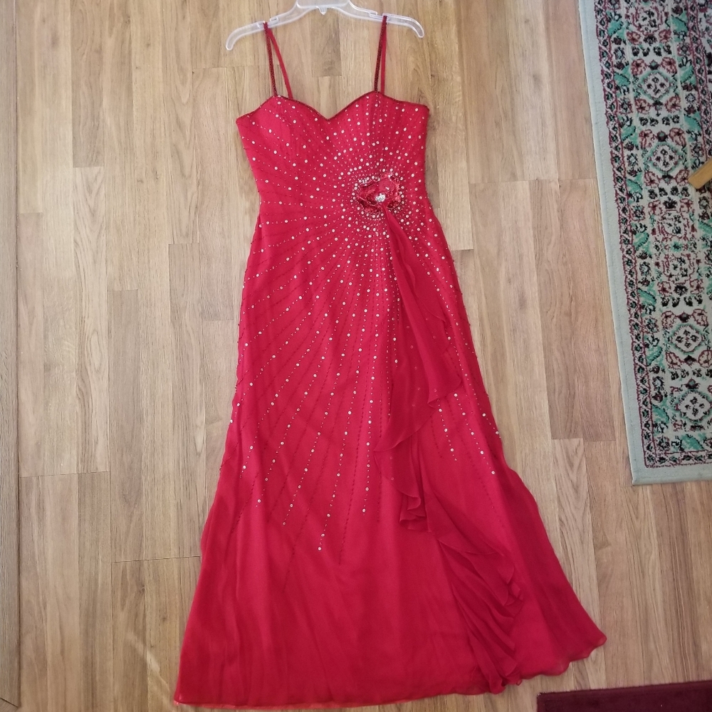 Elegant Red Silk Evening Dress with Sequins and Beads, Size 8 - Picture 1 of 11